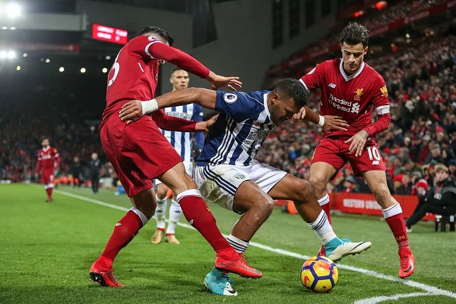 足球英超豪门逆转取胜，主帅赛后握拳怒吼